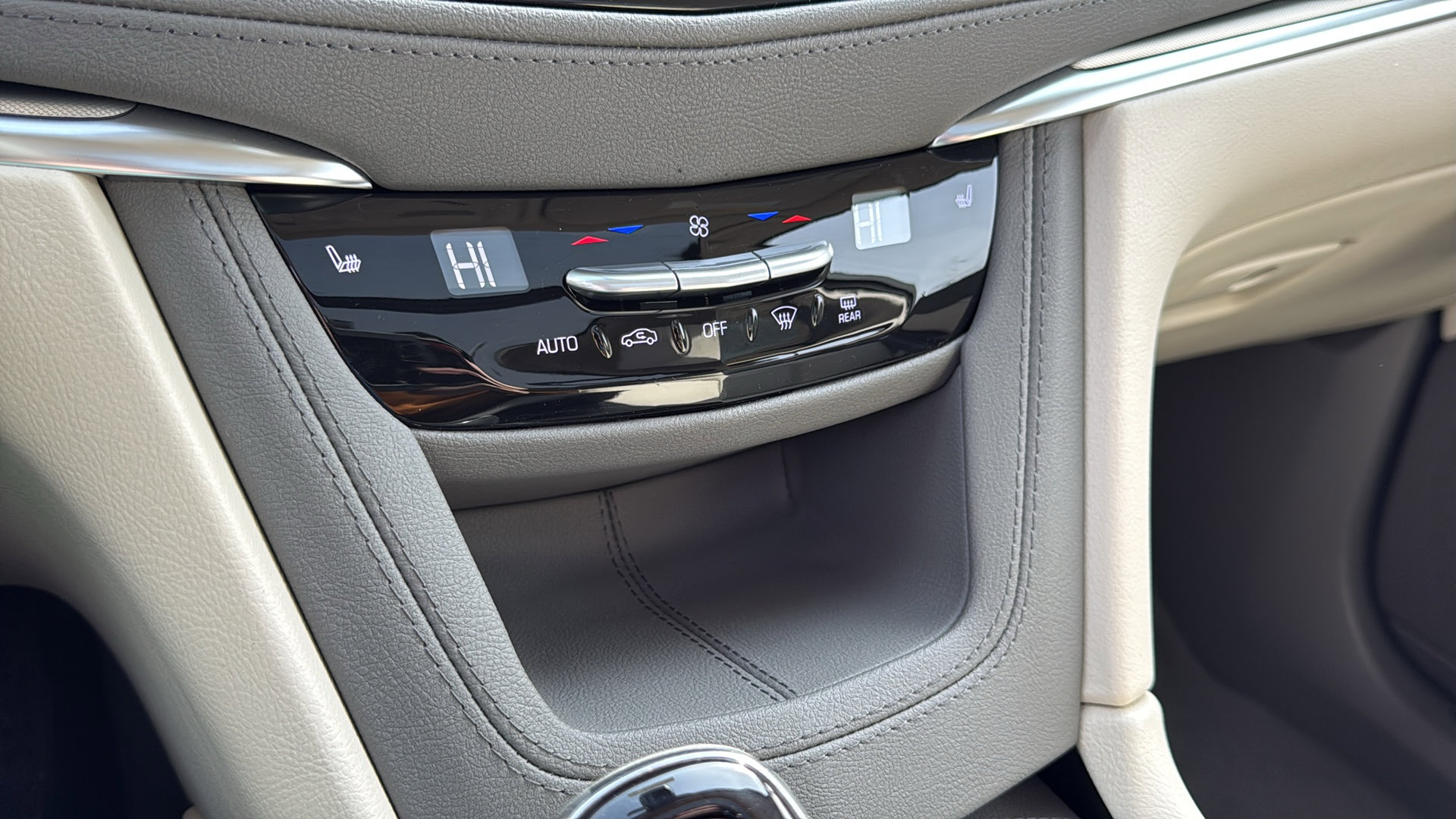 New 2026 Cadillac XT5 Premium Luxury w/ LPO, Floor Liner Package image 22