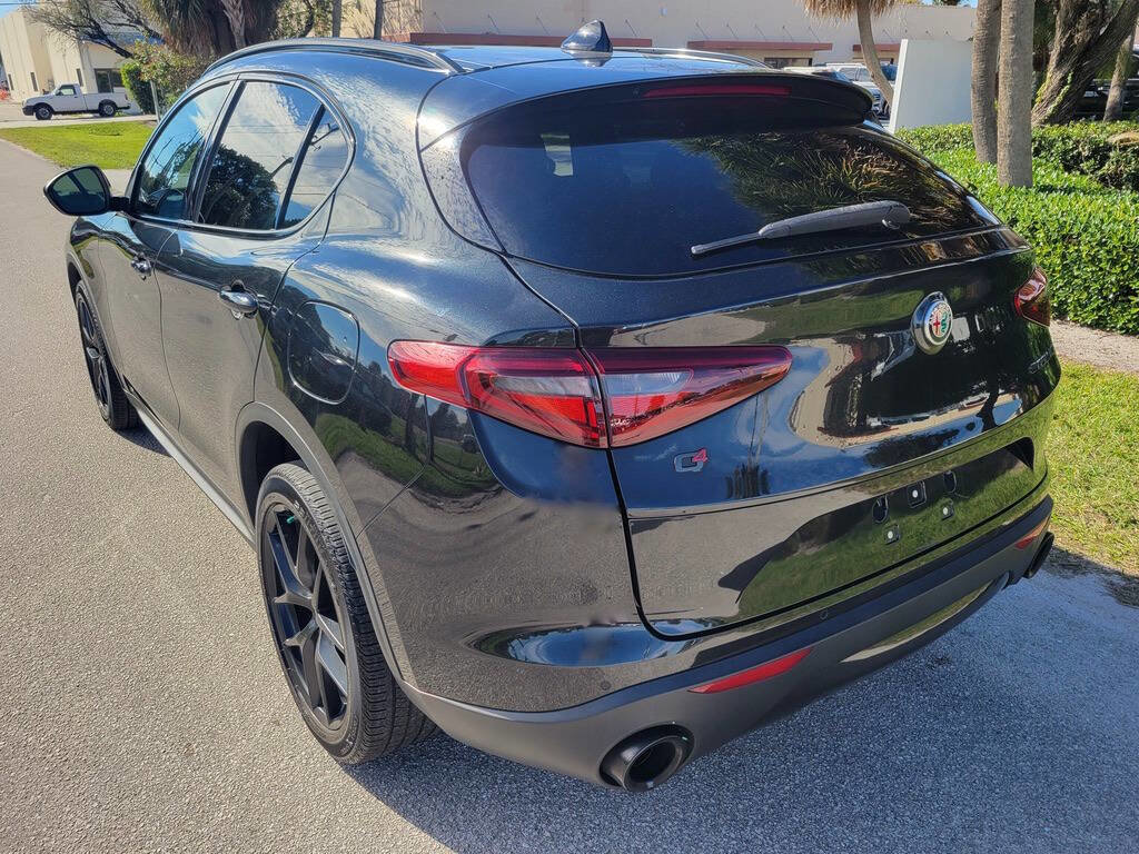 Used 2019 Alfa Romeo Stelvio Sprint w/ Nero Edizione image 11