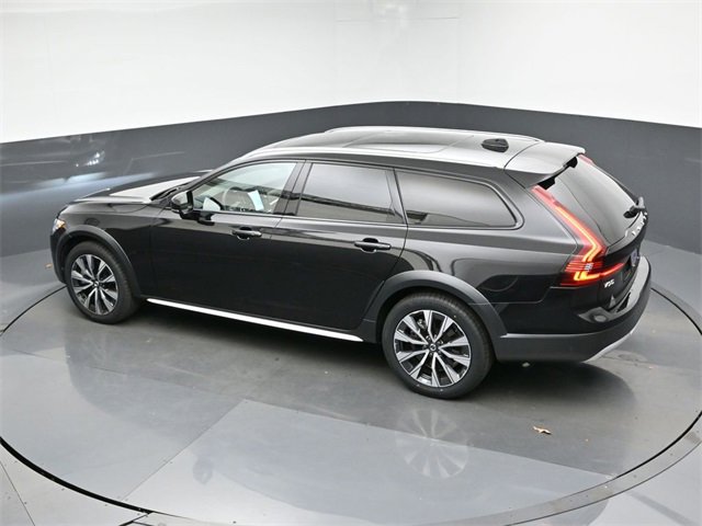 Certified 2024 Volvo V90 B6 Cross Country Plus image 47