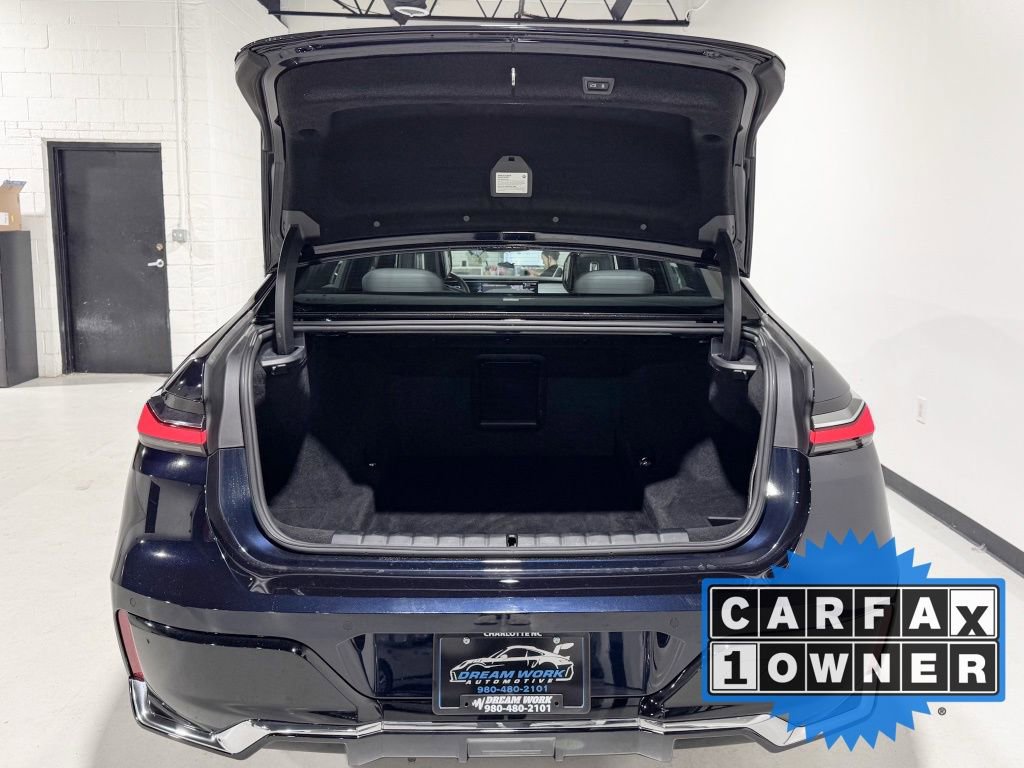 Used 2023 BMW 740i image 11
