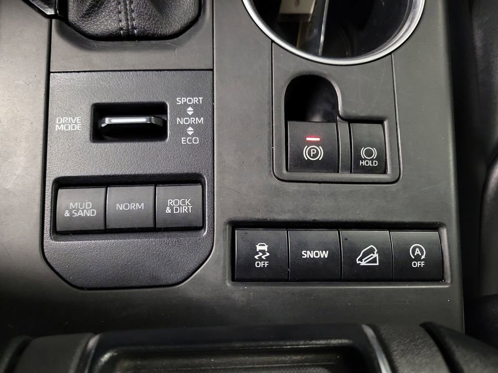 Used 2022 Toyota Highlander XLE image 16