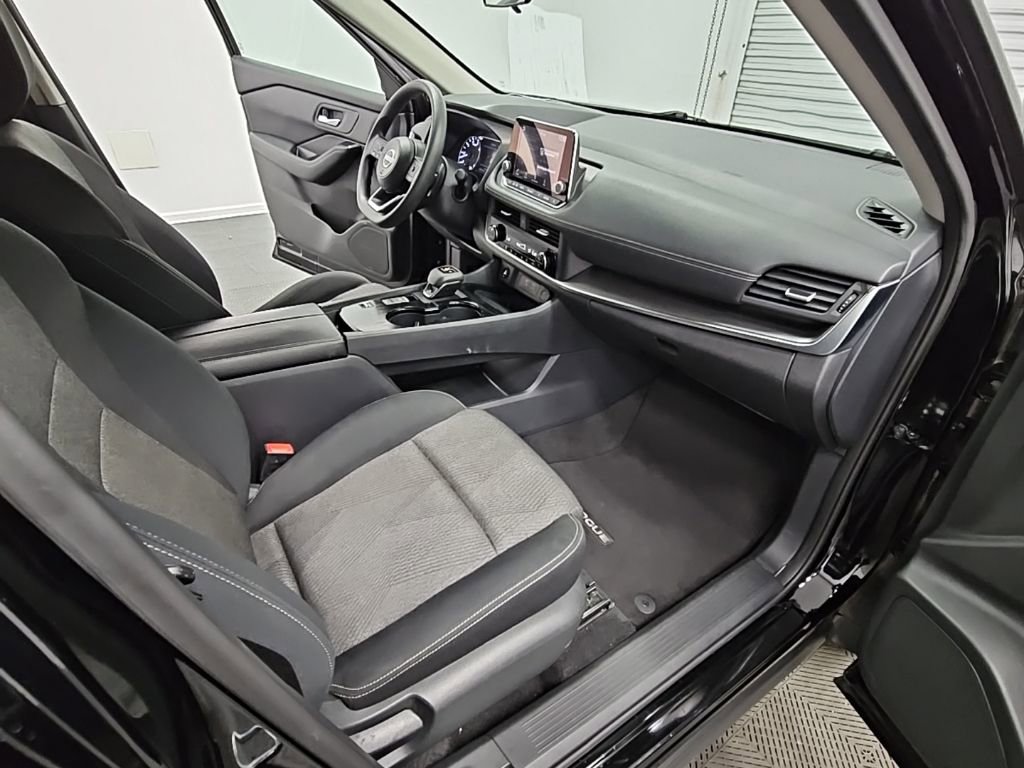Used 2024 Nissan Rogue SV image 33