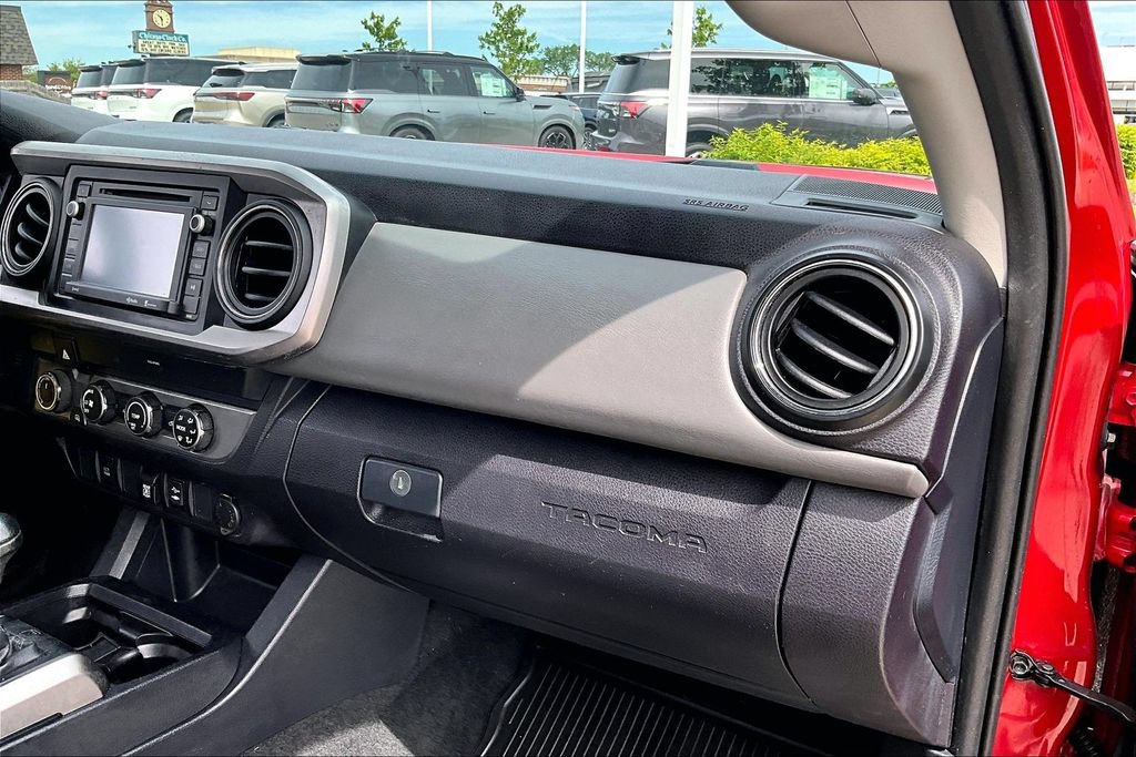 Used 2019 Toyota Tacoma SR5 AWD/4WD image 25