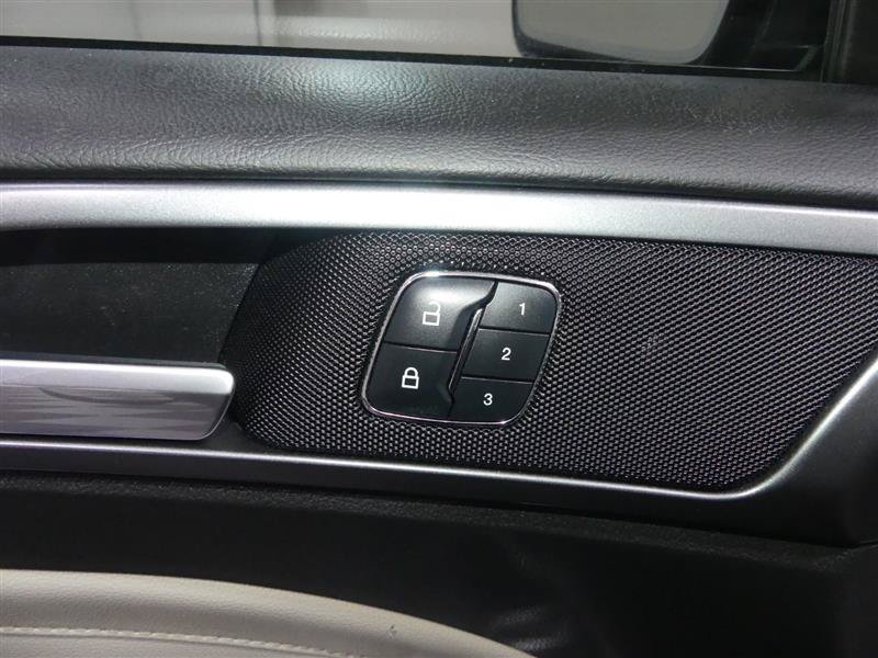 Used 2016 Ford Fusion Titanium FWD image 19