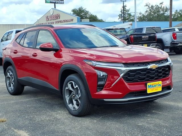 New 2026 Chevrolet Trax LT w/ Sunroof Package FWD image 3