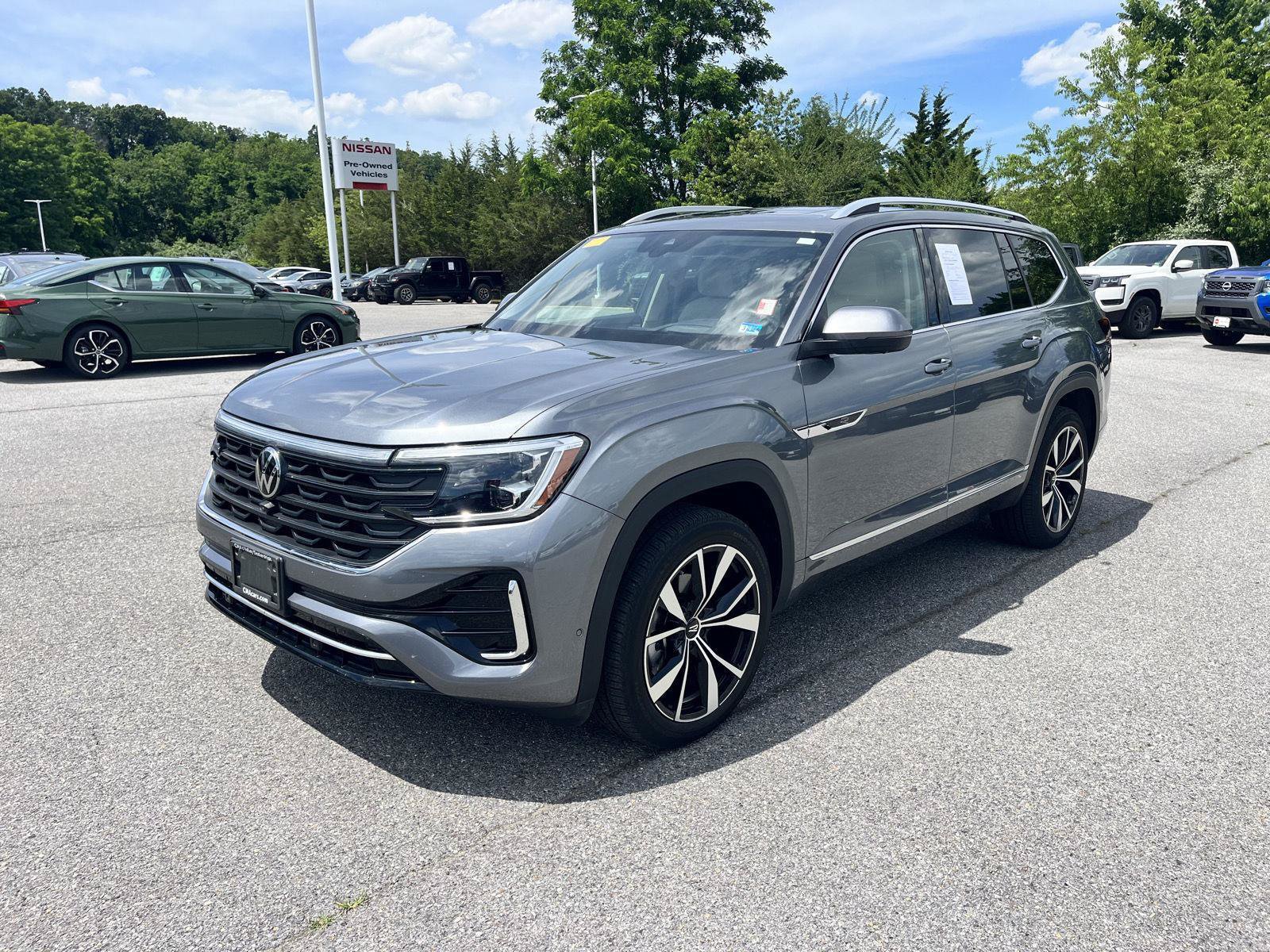 Used 2024 Volkswagen Atlas SEL Premium R-Line AWD/4WD image 3