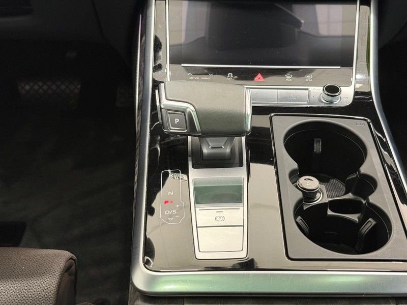 Used 2021 Audi Q8 Prestige image 11
