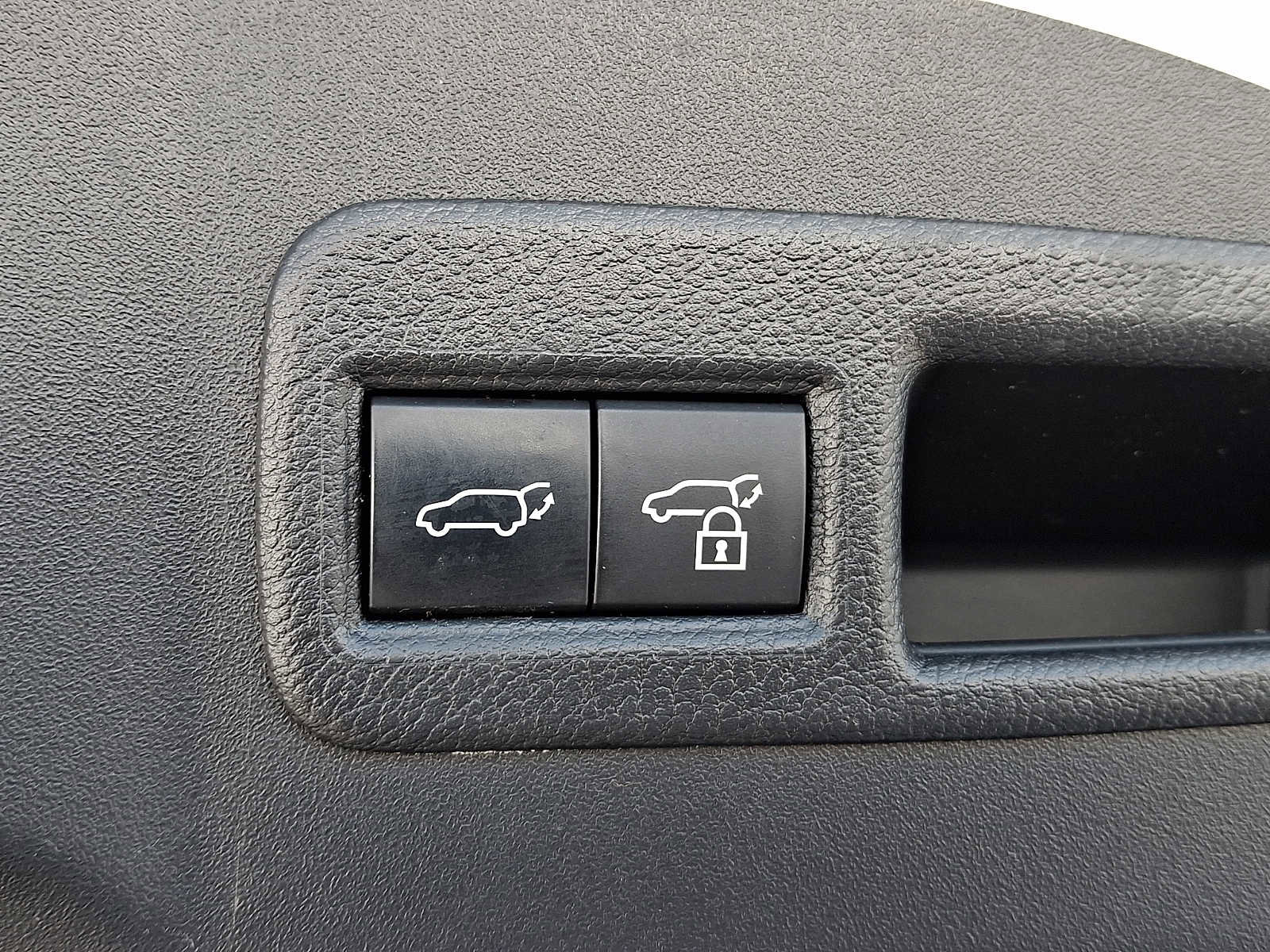 Certified 2025 Toyota bZ4X AWD image 32