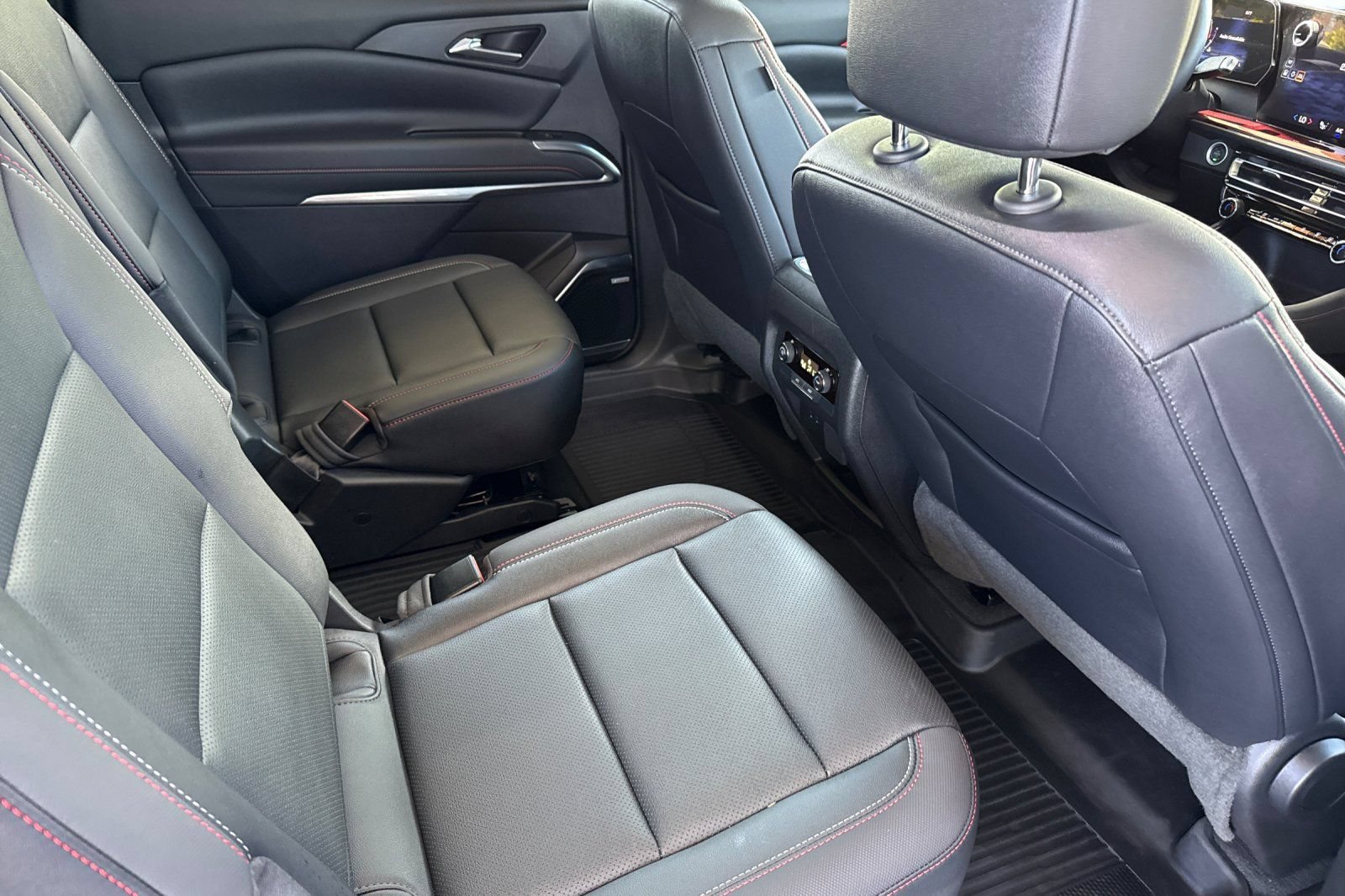 Used 2024 Chevrolet Traverse Z71 w/ Enhanced Driving Package AWD/4WD image 25