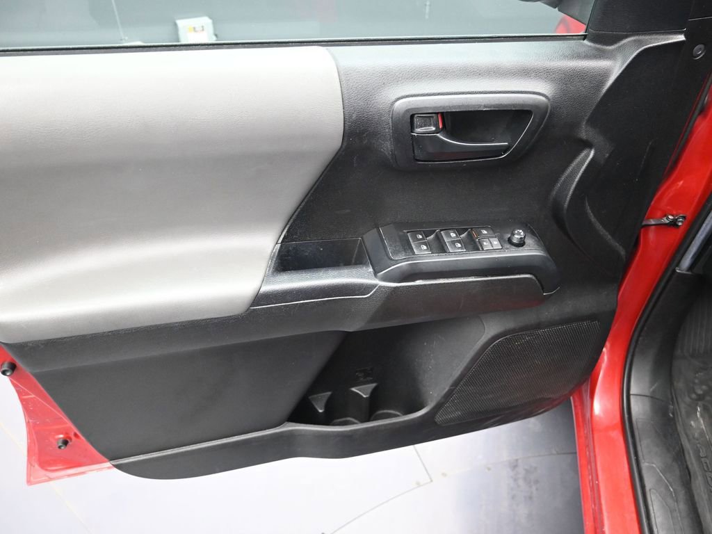 Used 2022 Toyota Tacoma SR w/ SR Convenience Package image 10