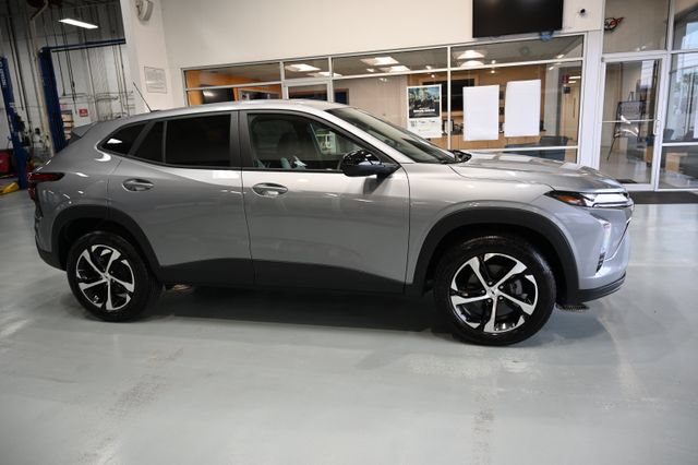 New 2026 Chevrolet Trax RS w/ Sunroof Package FWD image 4