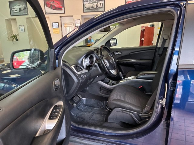 Used 2019 Dodge Journey SE w/ Connectivity Group FWD image 11