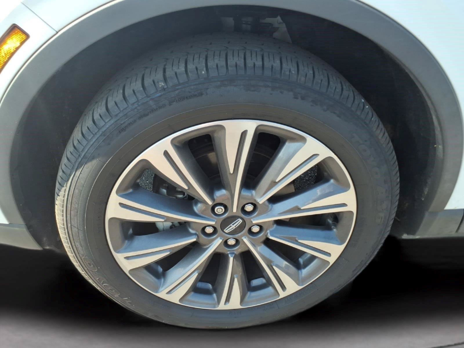 Used 2022 Lincoln Corsair Reserve w/ Elements Package FWD image 9