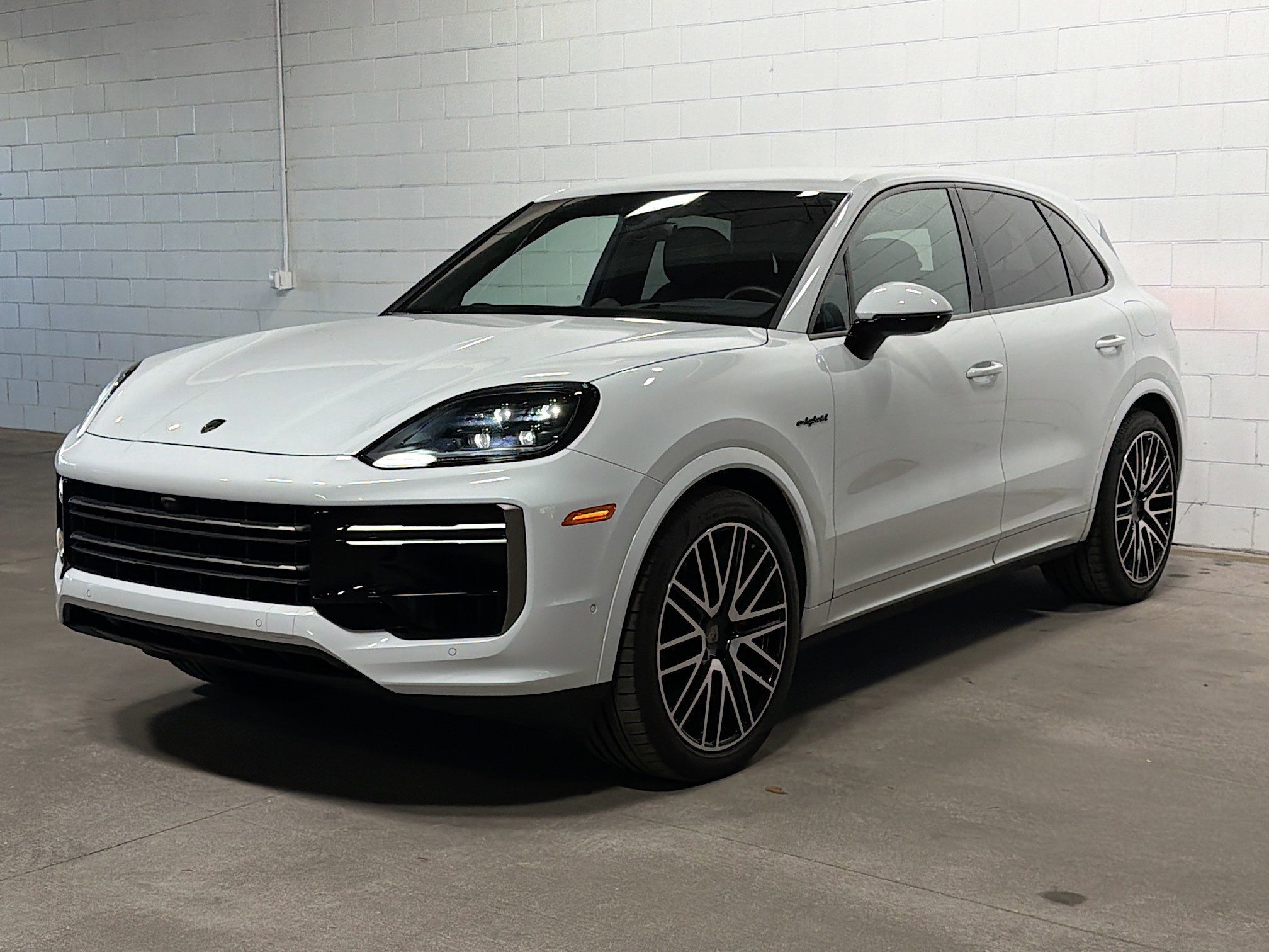 Certified 2025 Porsche Cayenne Turbo image 1