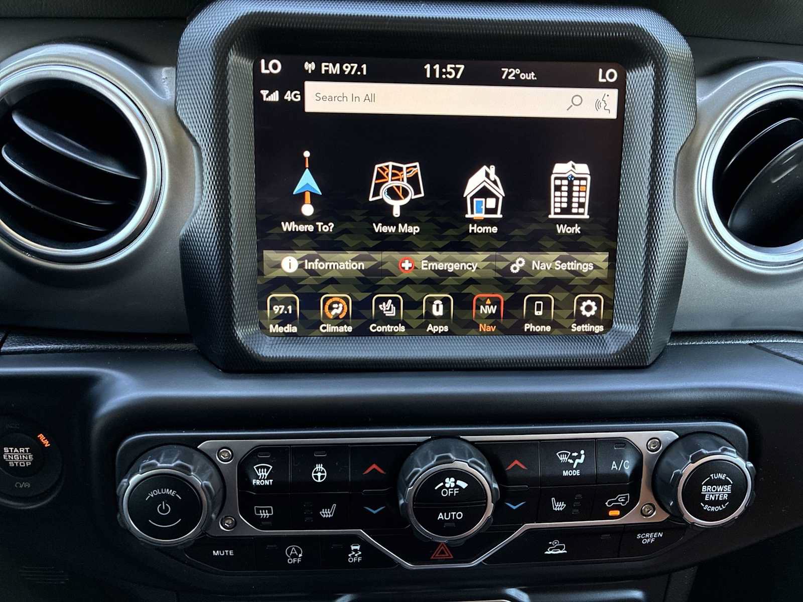 Used 2022 Jeep Wrangler Unlimited Sahara w/ LED Lighting Group AWD/4WD image 19