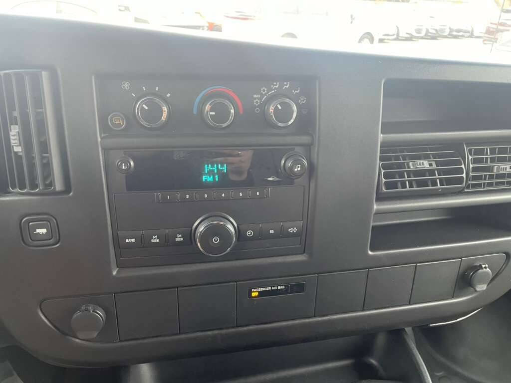 Used 2009 Chevrolet Express 1500 w/ Power Package image 11