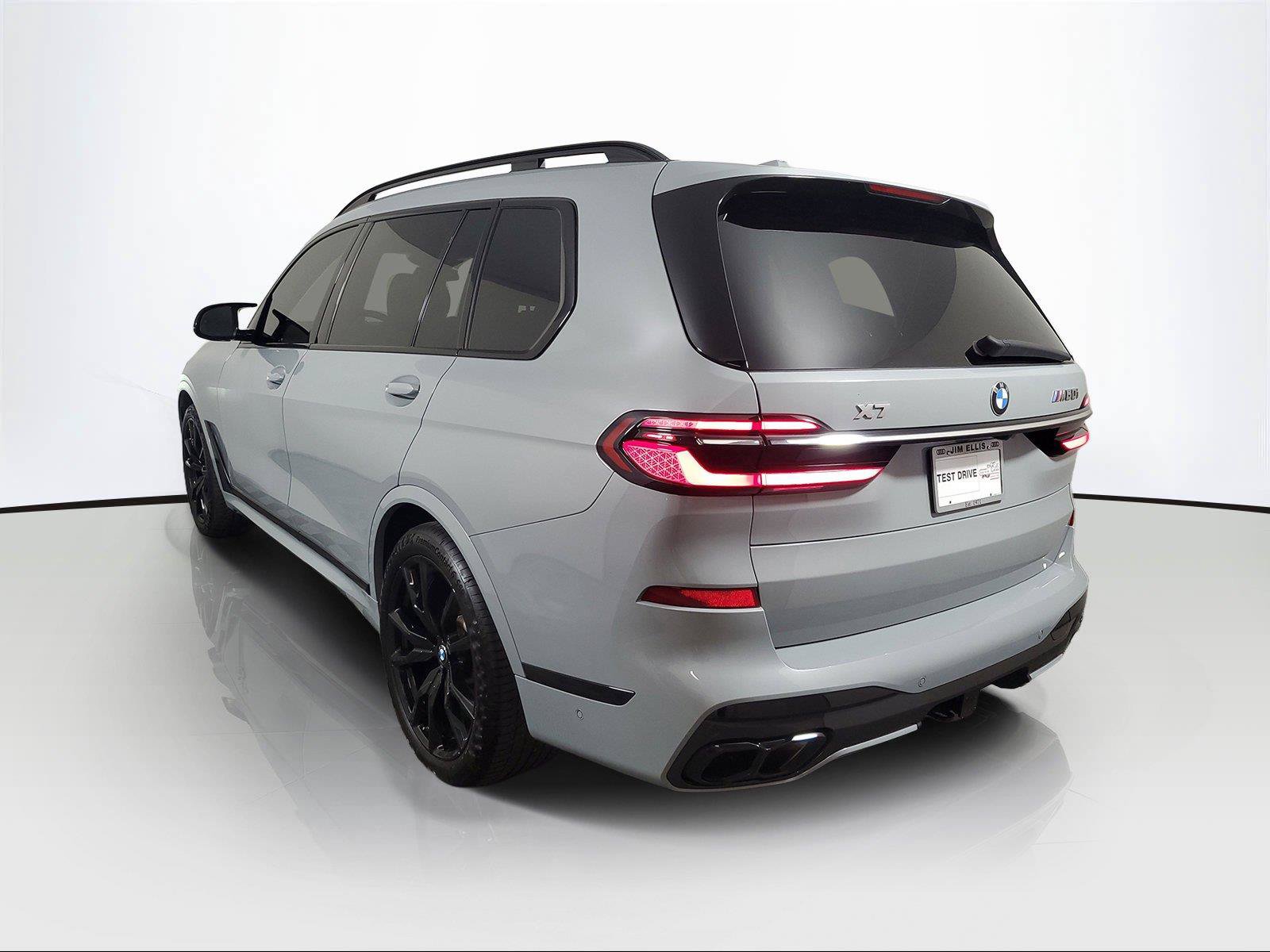 Used 2023 BMW X7 M60i w/ Executive Package AWD/4WD image 4