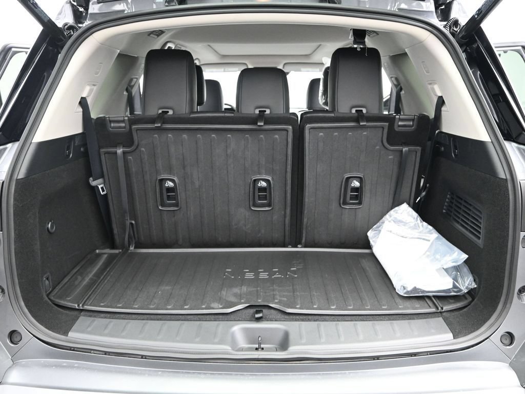 New 2026 Nissan Pathfinder Platinum FWD image 13