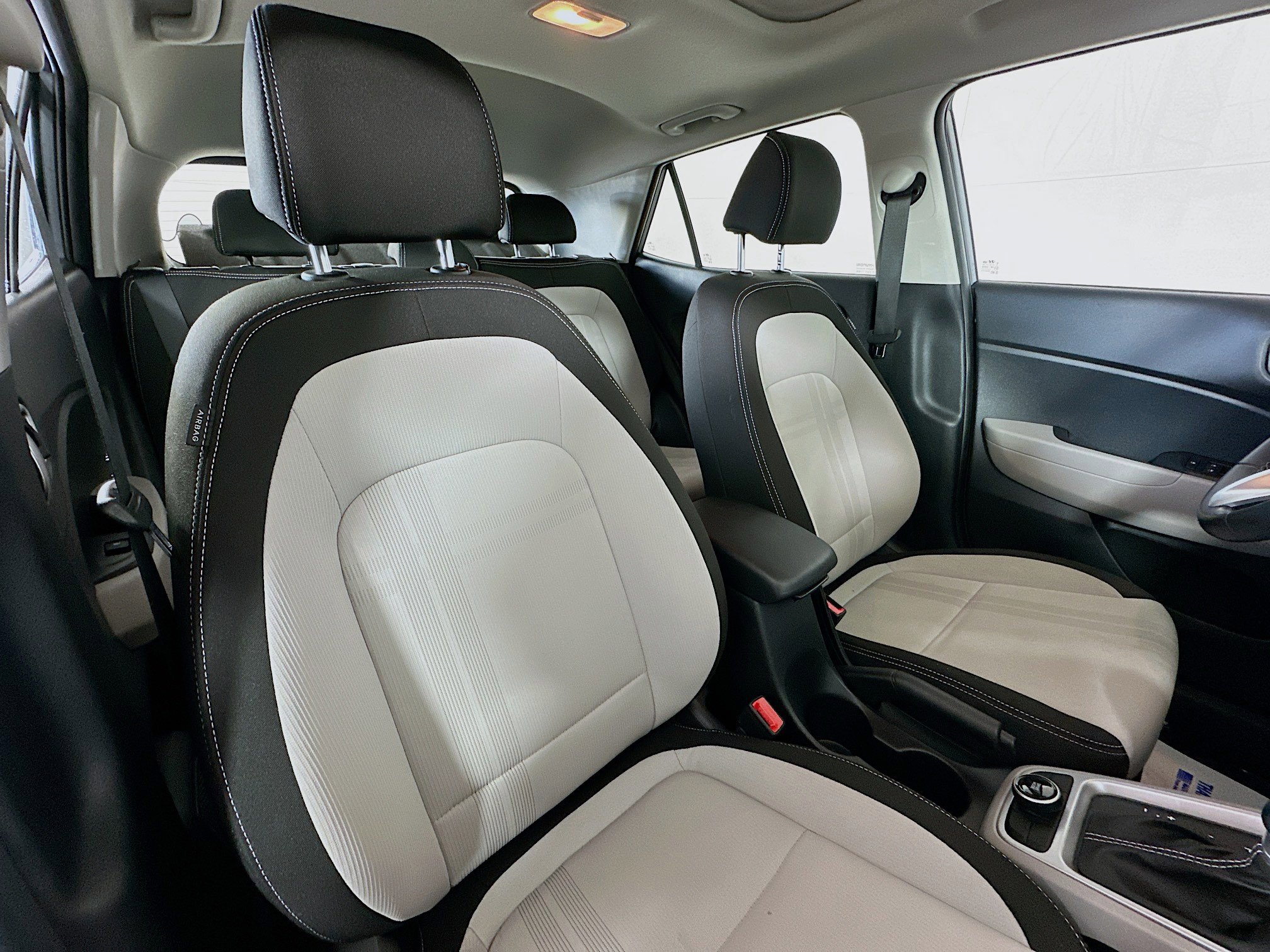 Used 2022 Hyundai Venue SEL image 26