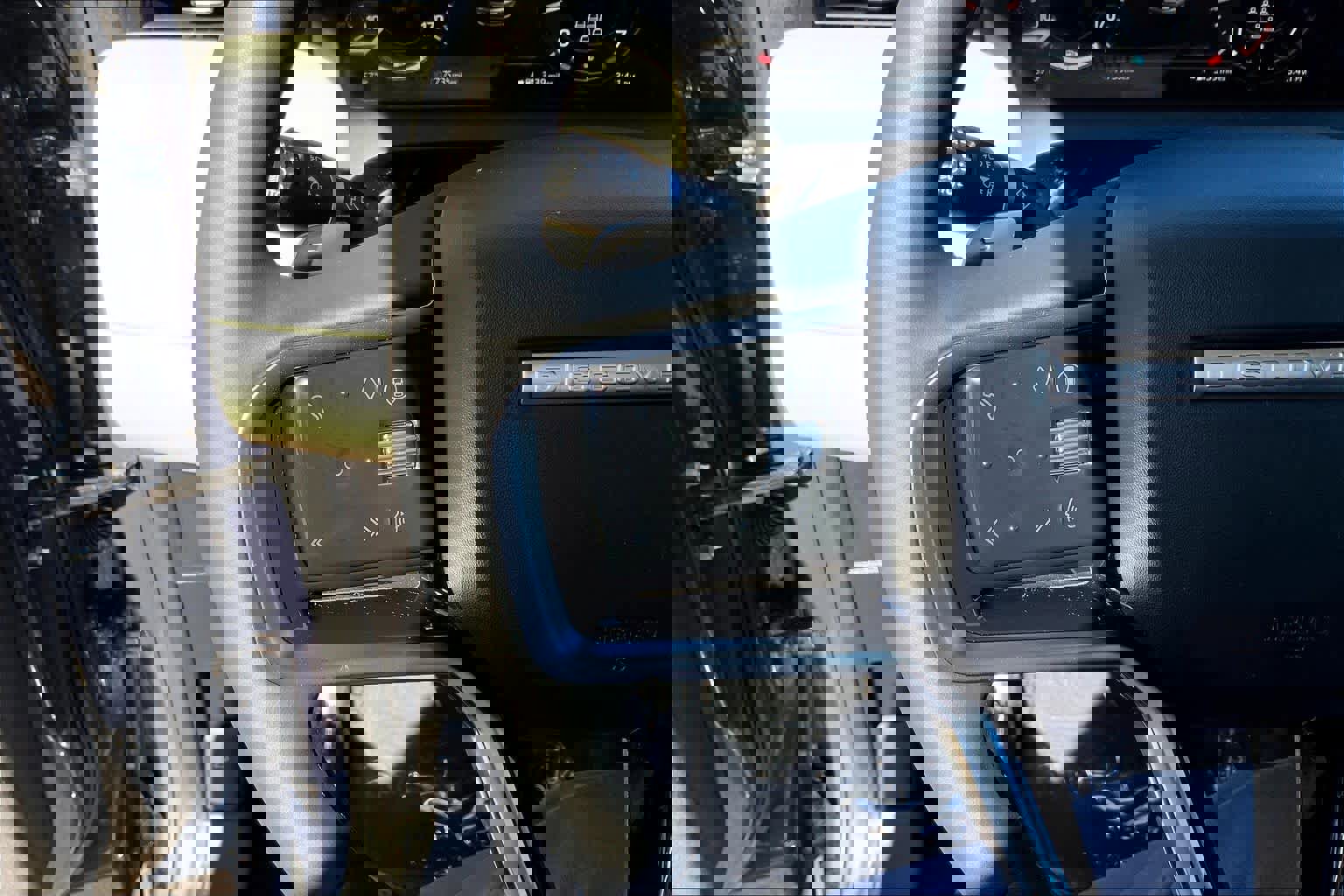 Used 2025 Land Rover Discovery Sport S image 23