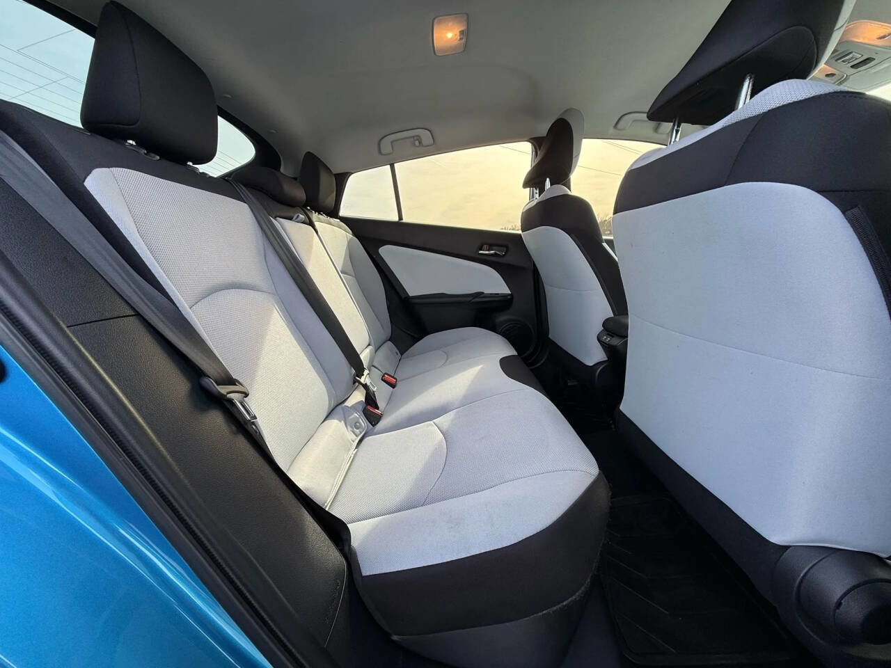 Used 2022 Toyota Prius L Eco image 21