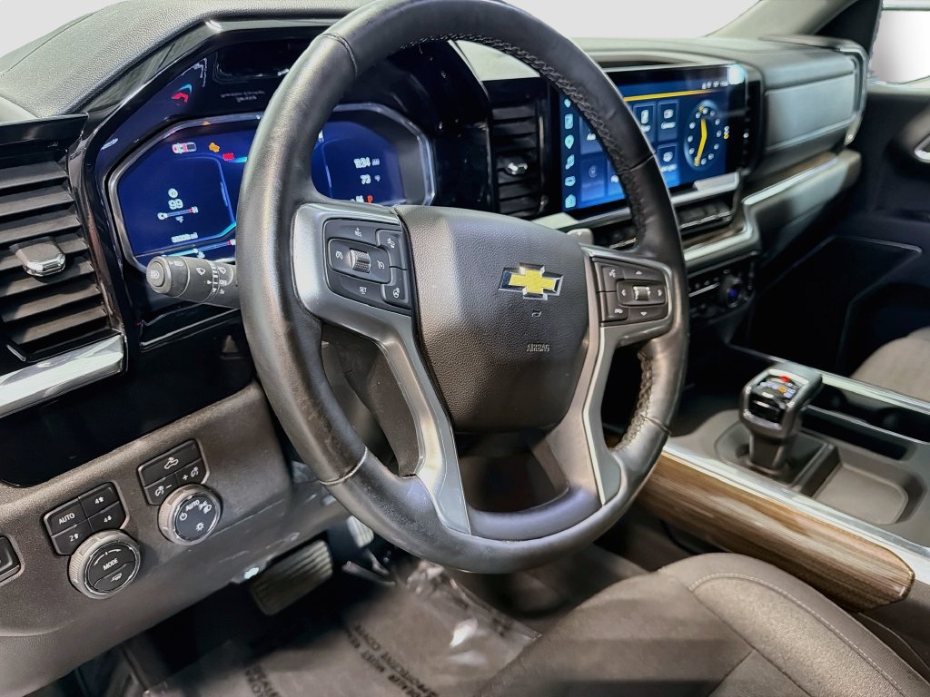 Used 2025 Chevrolet Silverado 1500 LT AWD/4WD image 11