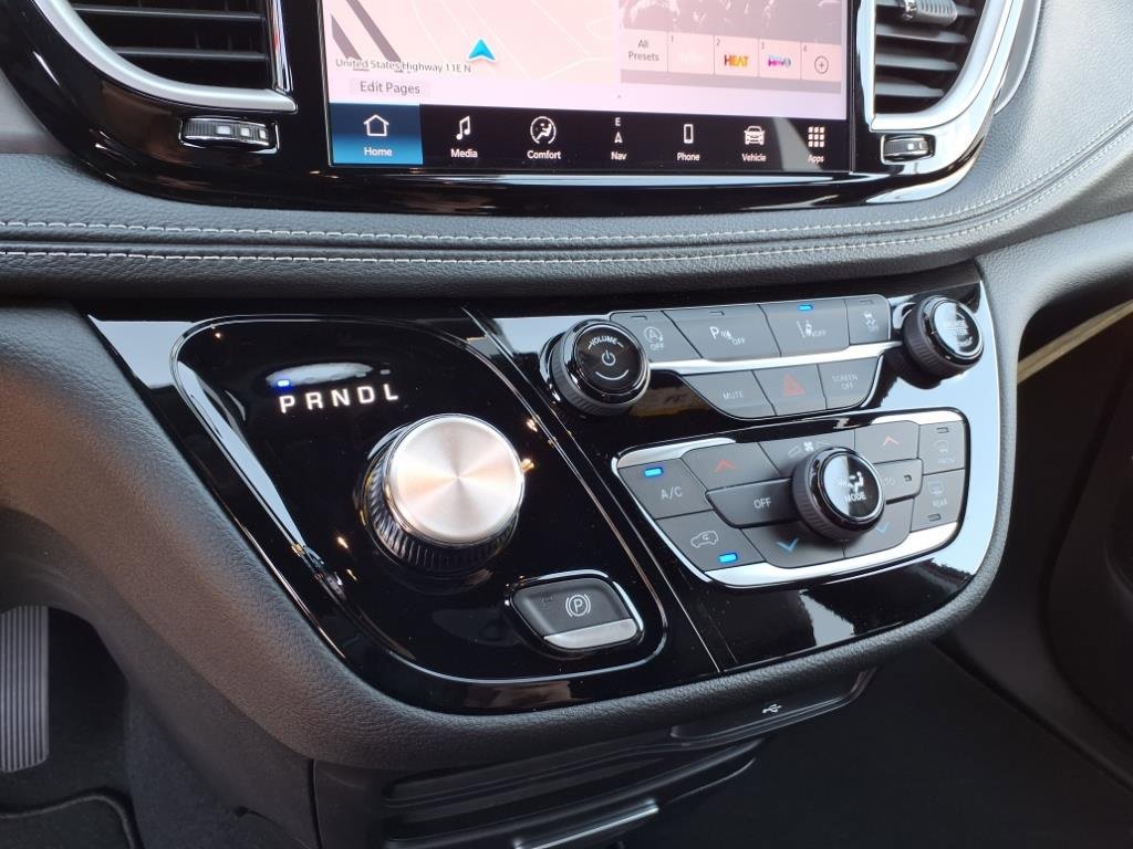 New 2026 Chrysler Pacifica Select image 18