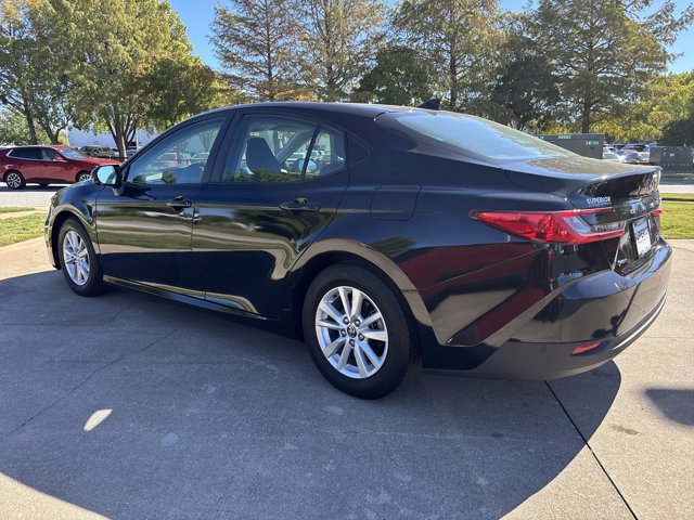 Used 2025 Toyota Camry LE FWD image 7
