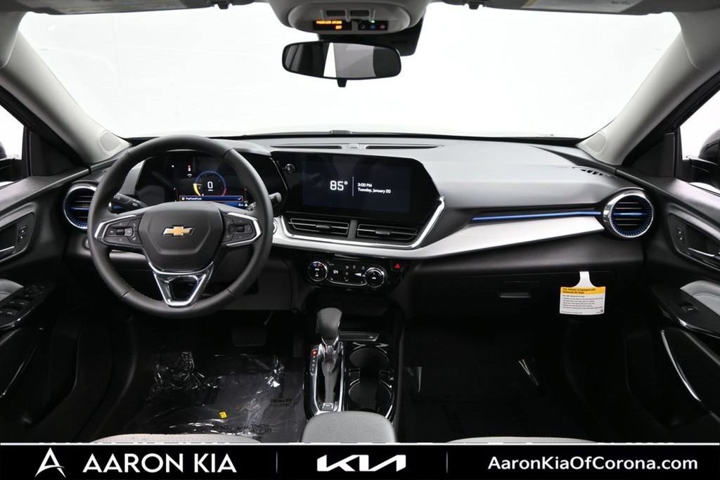 Used 2026 Chevrolet Trax LT w/ Sunroof Package FWD image 14
