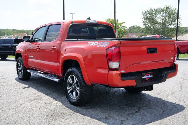 Used 2017 Toyota Tacoma TRD Sport w/ Premium & Technology Package AWD/4WD image 7