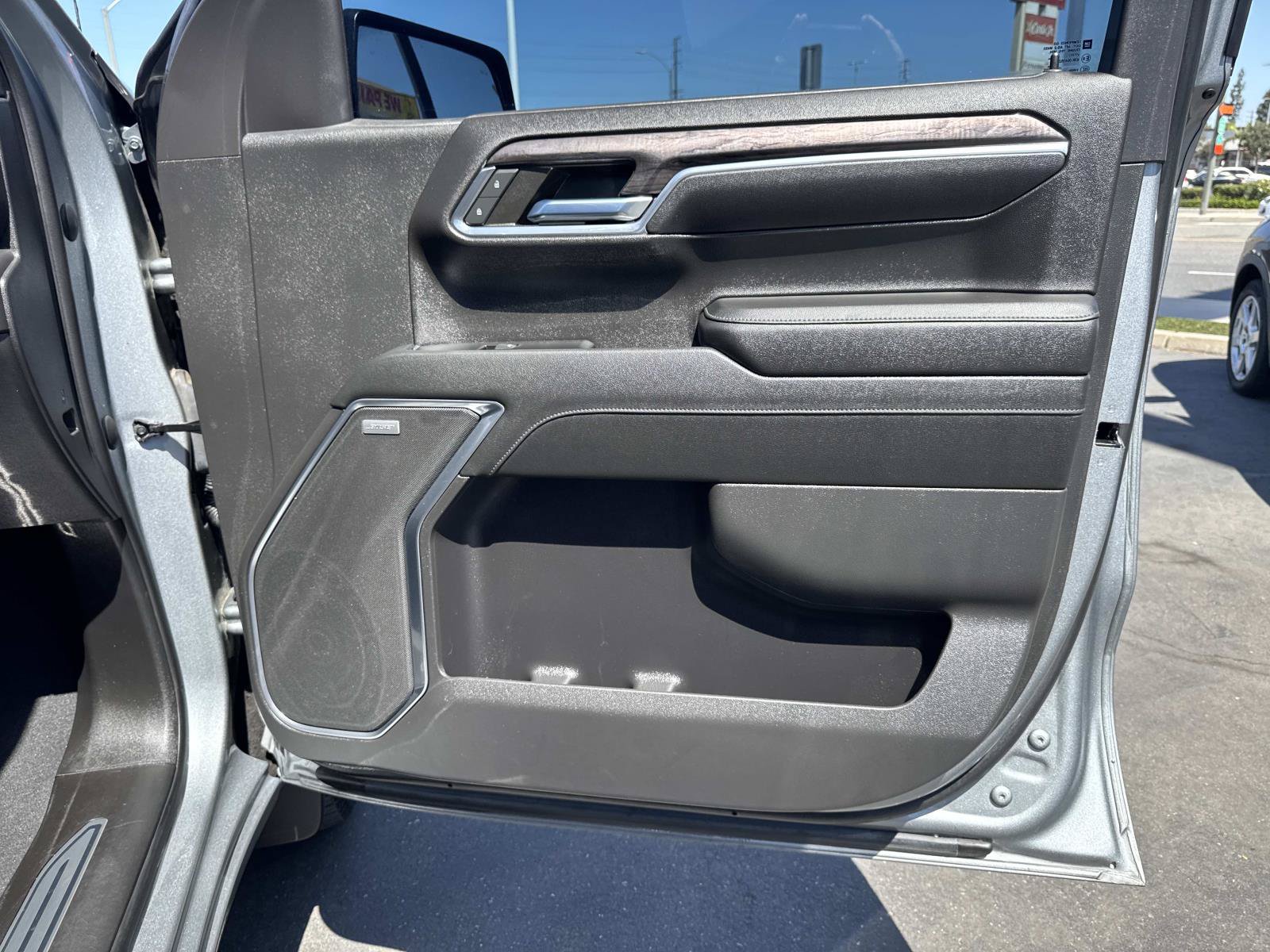 Used 2023 Chevrolet Silverado 1500 LTZ AWD/4WD image 30