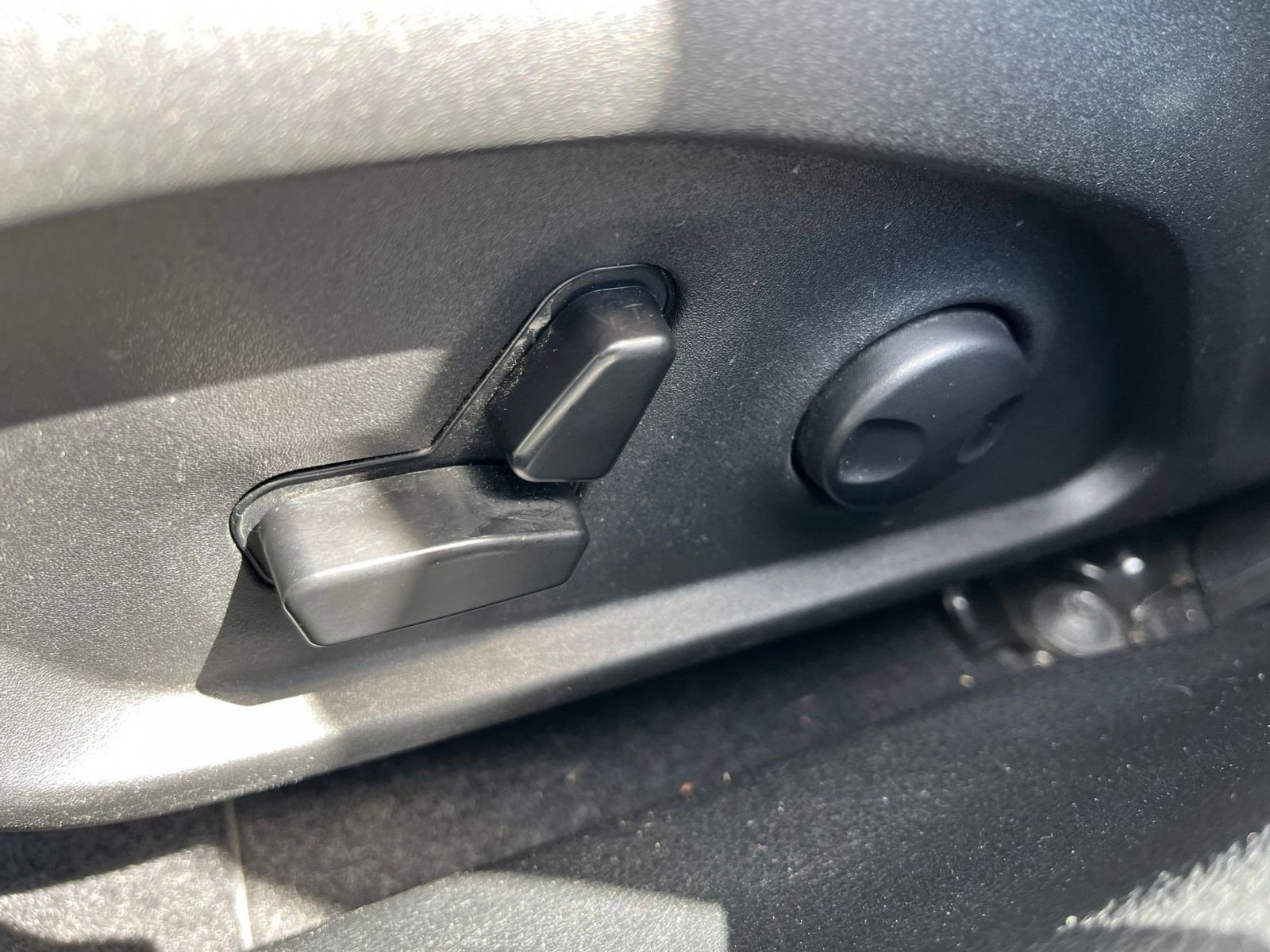 Used 2025 Jeep Compass Limited image 22