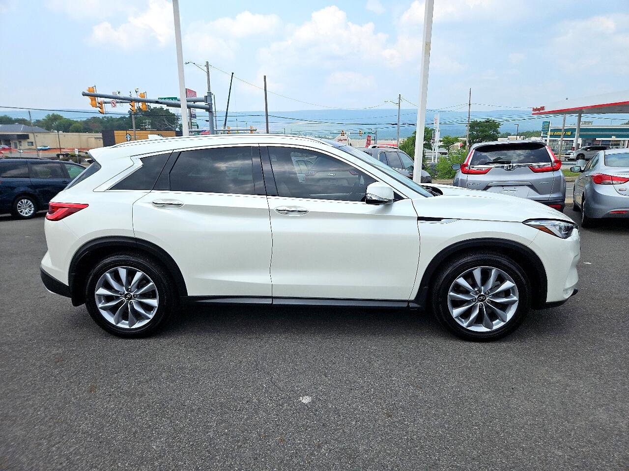 Used 2021 INFINITI QX50 Essential w/ Convenience Package image 2