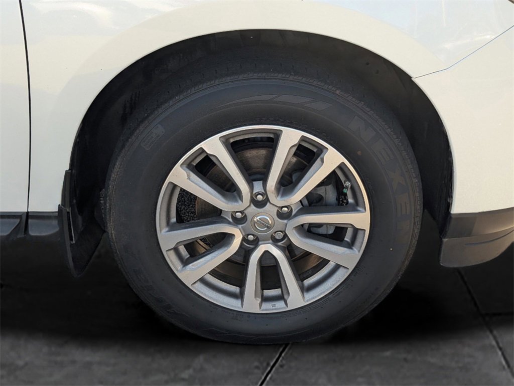 Used 2015 Nissan Pathfinder SV image 11