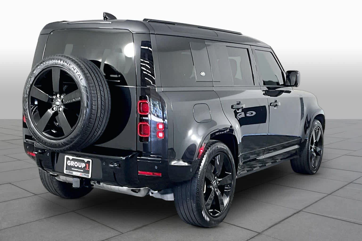 Used 2024 Land Rover Defender 110 X-Dynamic SE AWD/4WD image 12