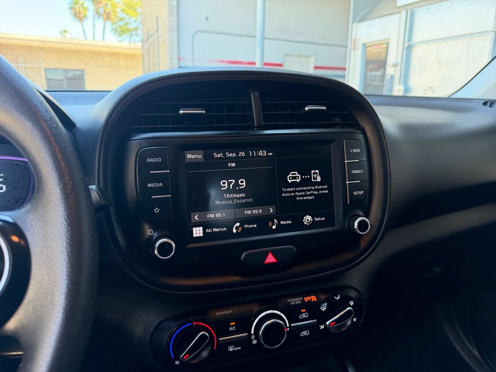 Used 2025 Kia Soul LX w/ LX Technology Package FWD image 19