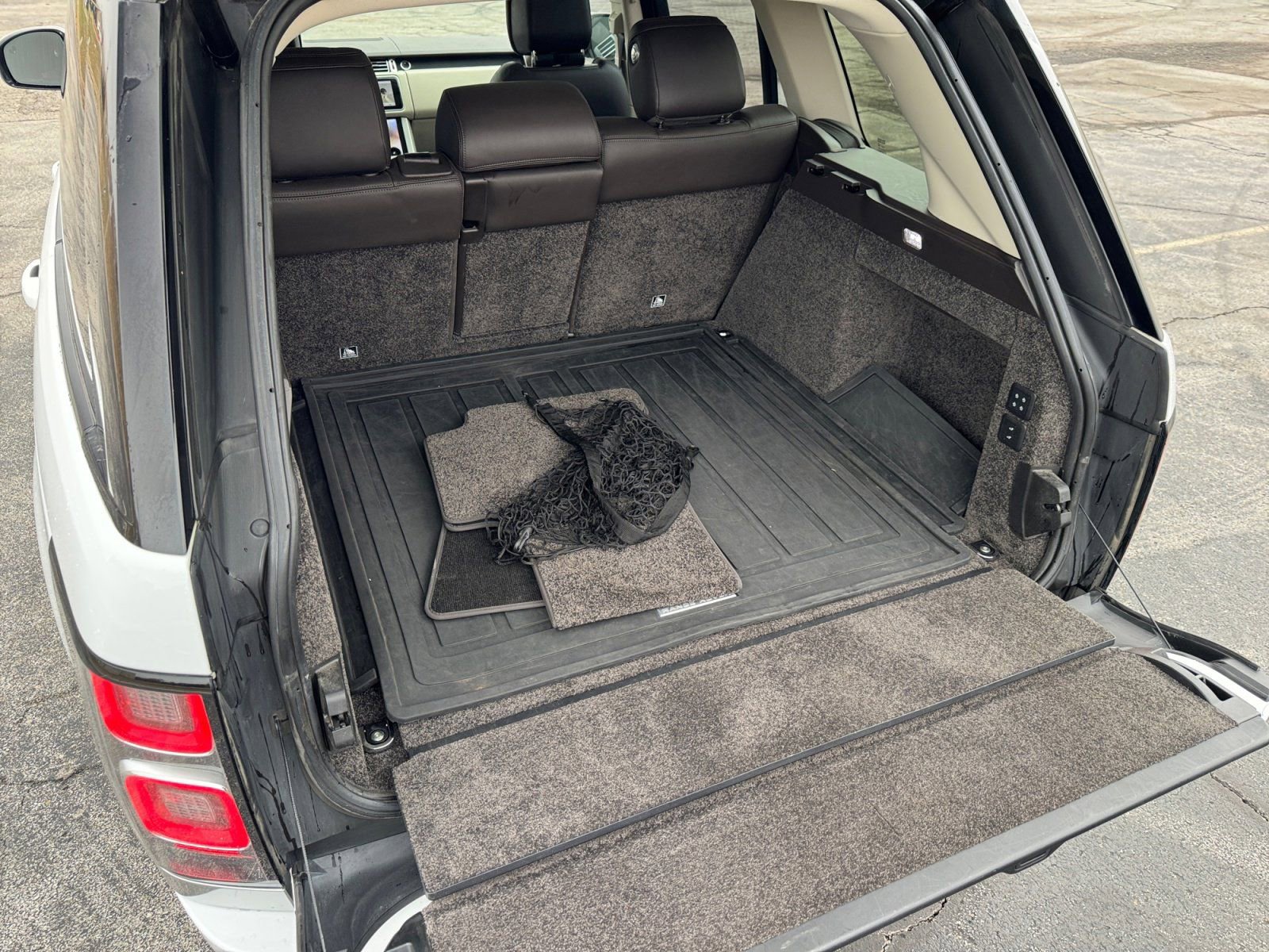 Used 2018 Land Rover Range Rover HSE image 16