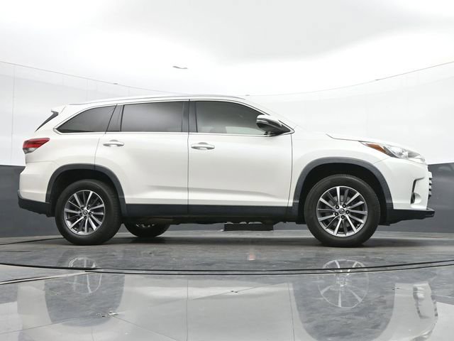 Used 2019 Toyota Highlander XLE image 17