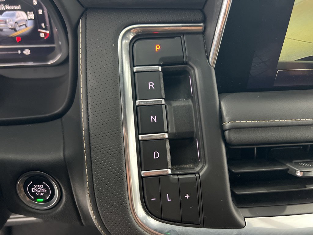 Used 2024 GMC Yukon SLT AWD/4WD image 16