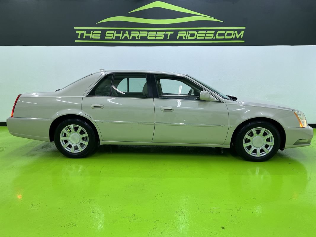 Used 2010 Cadillac DTS FWD image 11