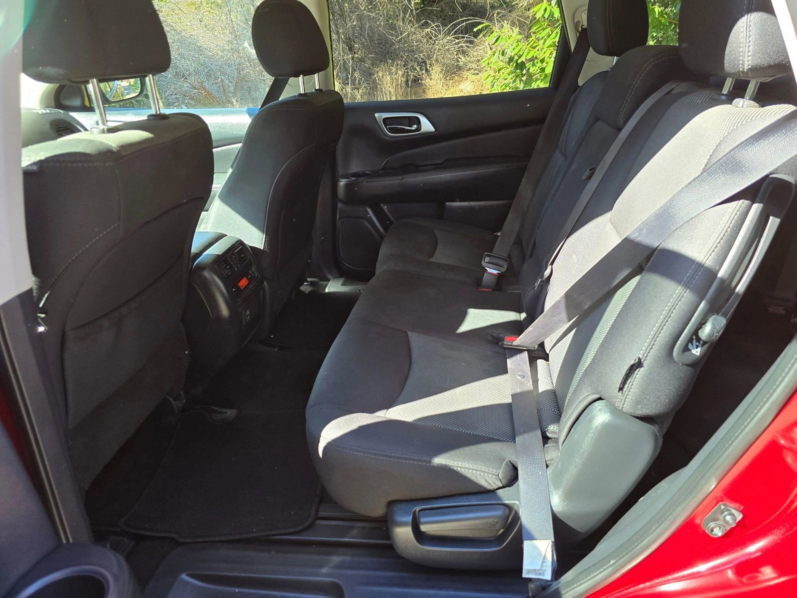 Used 2018 Nissan Pathfinder S AWD/4WD image 17