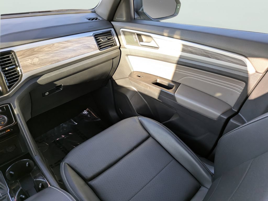 Certified 2023 Volkswagen Atlas Cross Sport SE w/ Panoramic Sunroof Package FWD image 16