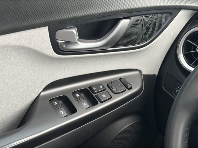 Used 2023 Hyundai Kona SEL w/ Convenience Package image 17