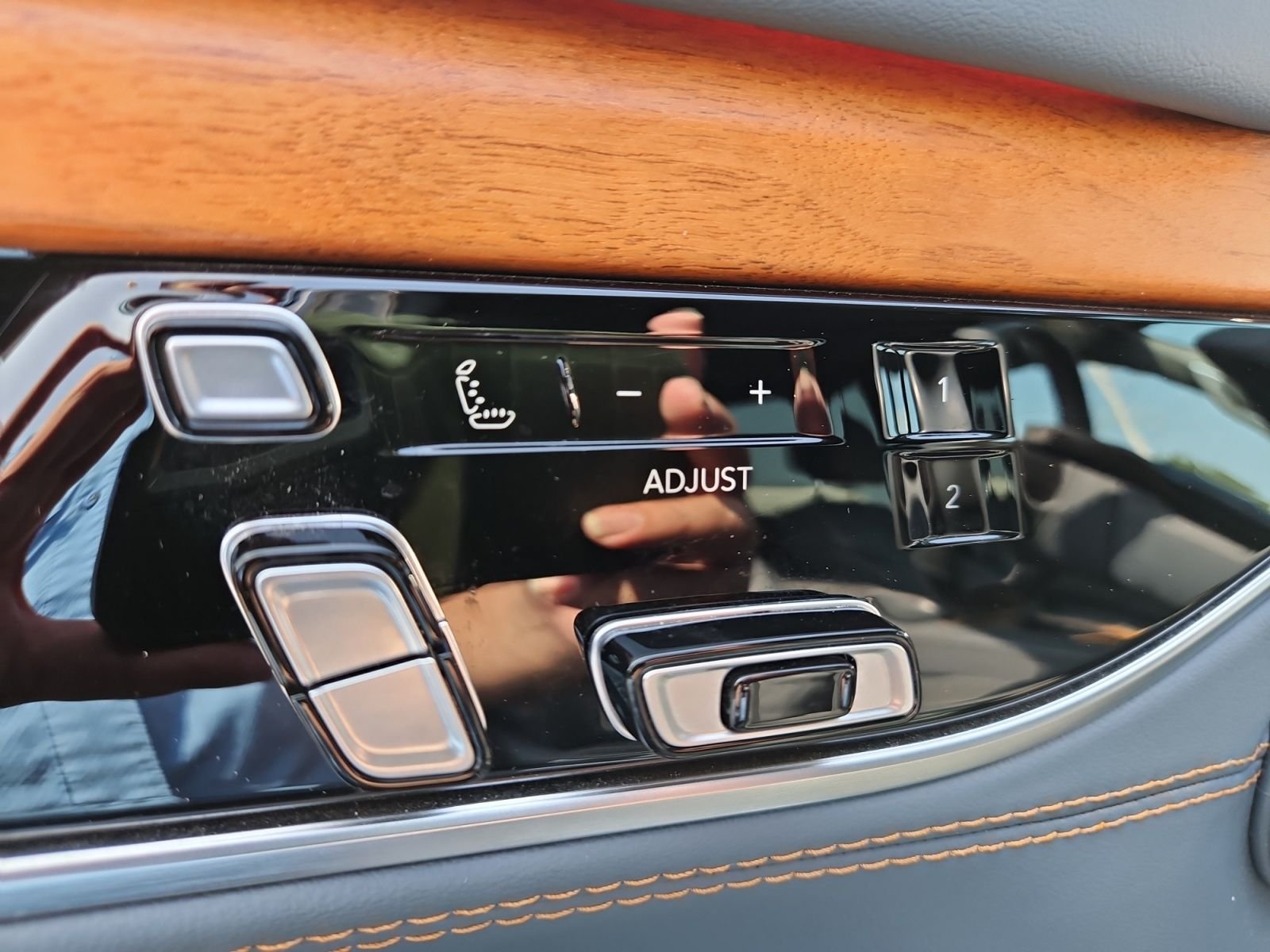 Used 2022 Jeep Grand Wagoneer Series II AWD/4WD image 23