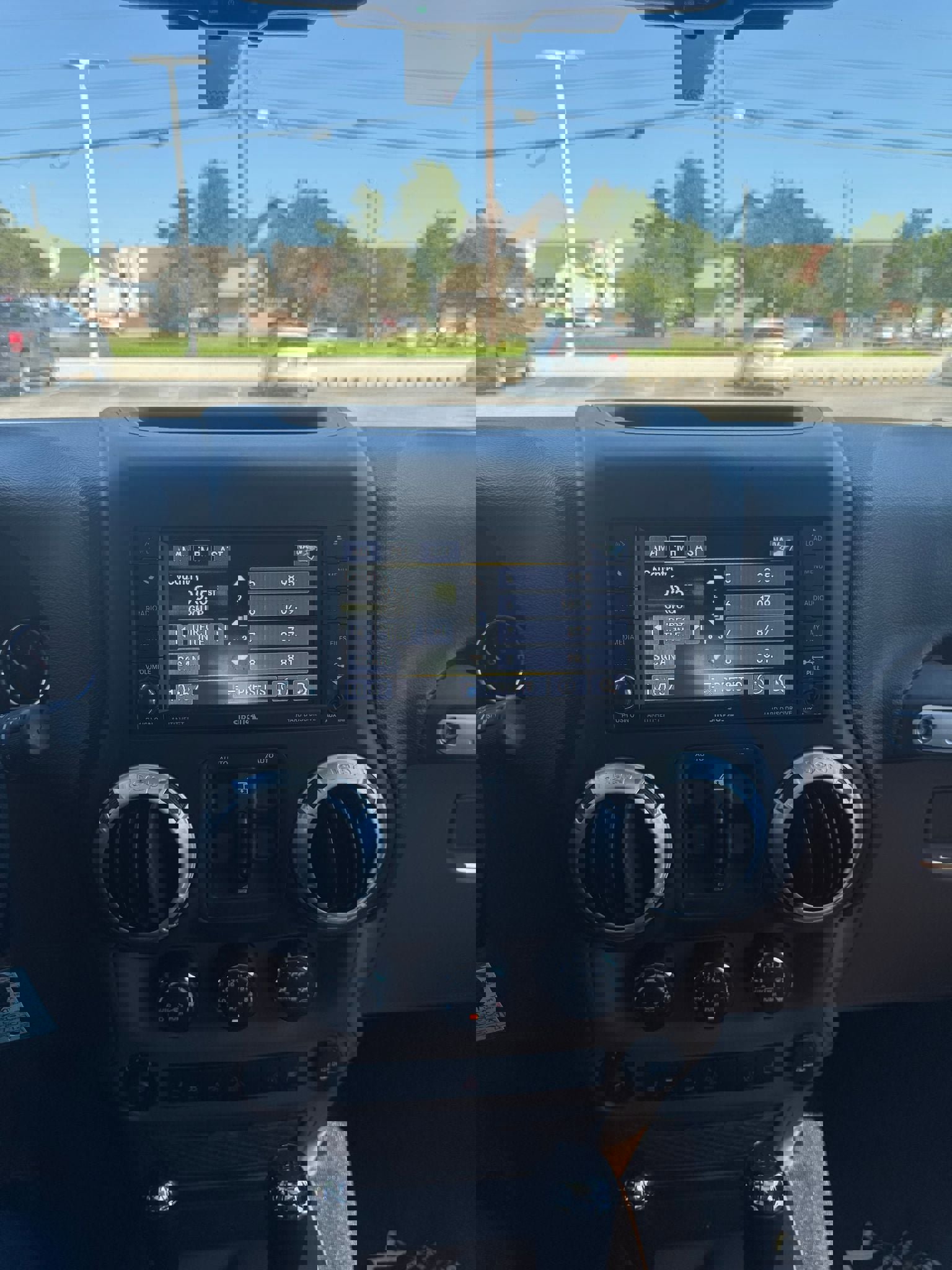 Used 2014 Jeep Wrangler Unlimited Sahara w/ Connectivity Group image 11