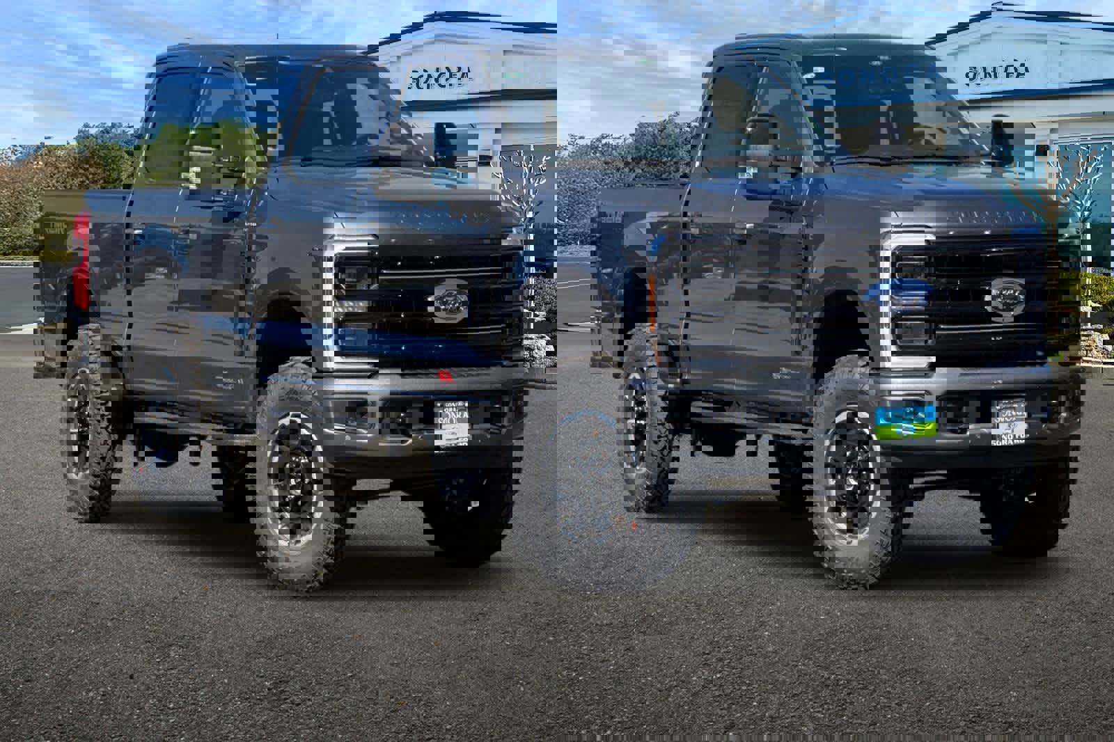 New 2026 Ford F350 Platinum w/ Tremor Off-Road Package AWD/4WD image 2