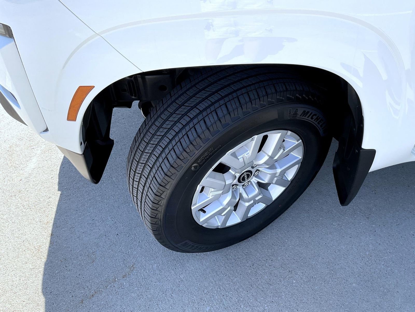 Used 2022 Nissan Frontier SV image 25