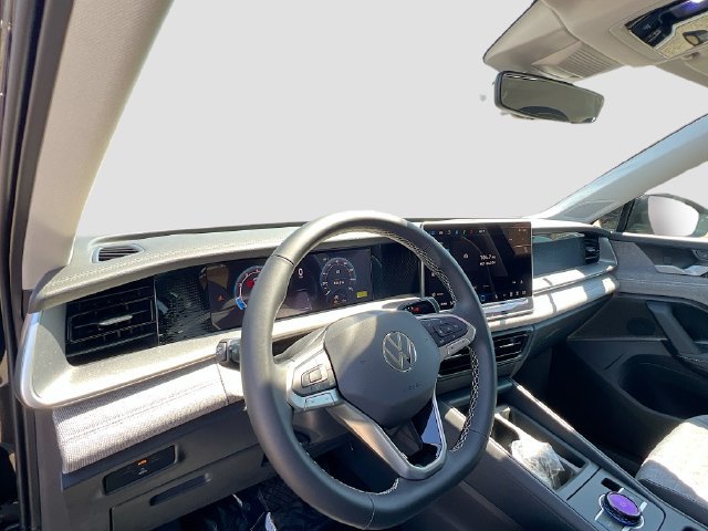 New 2025 Volkswagen Tiguan S FWD image 9