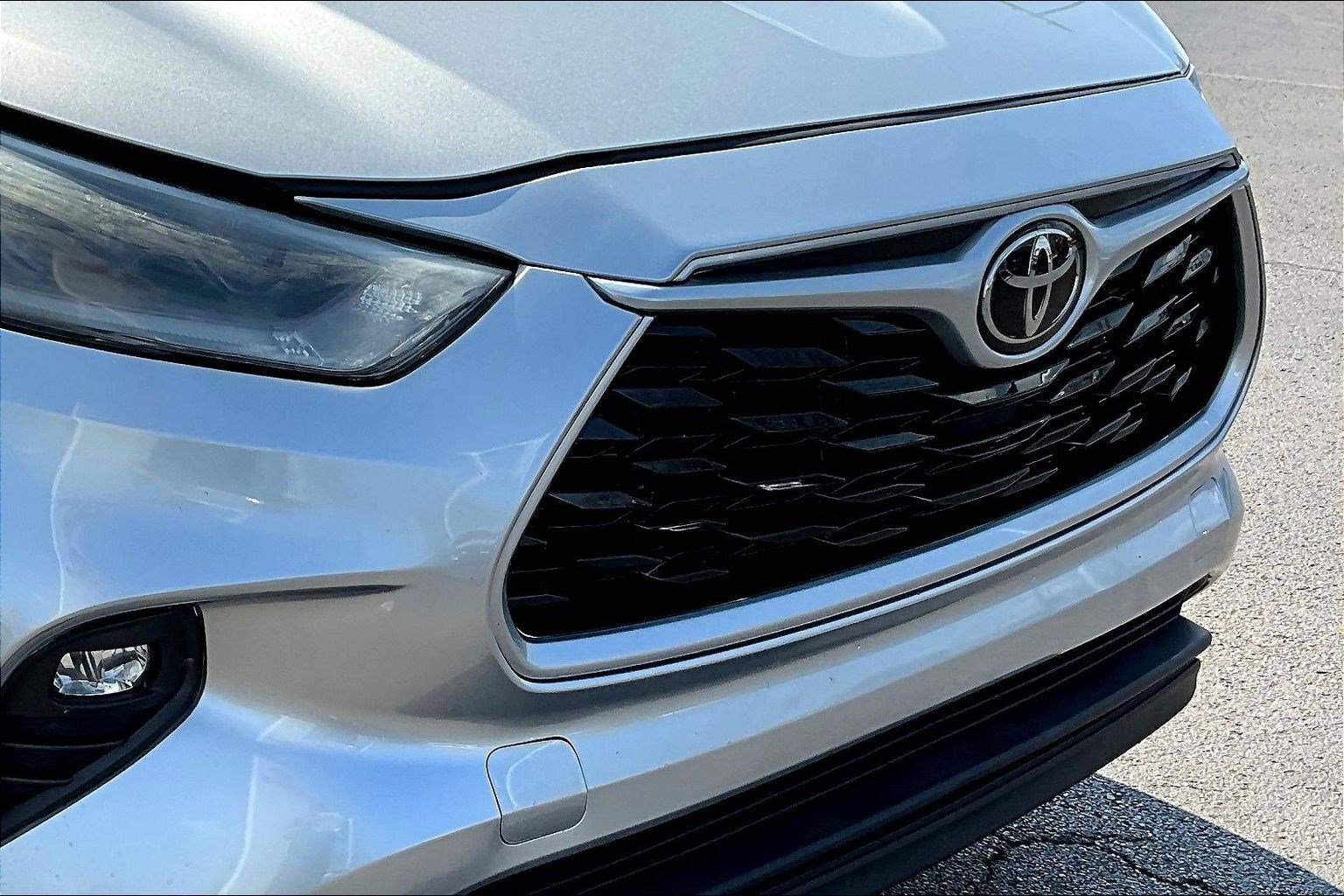 Used 2023 Toyota Highlander LE image 33