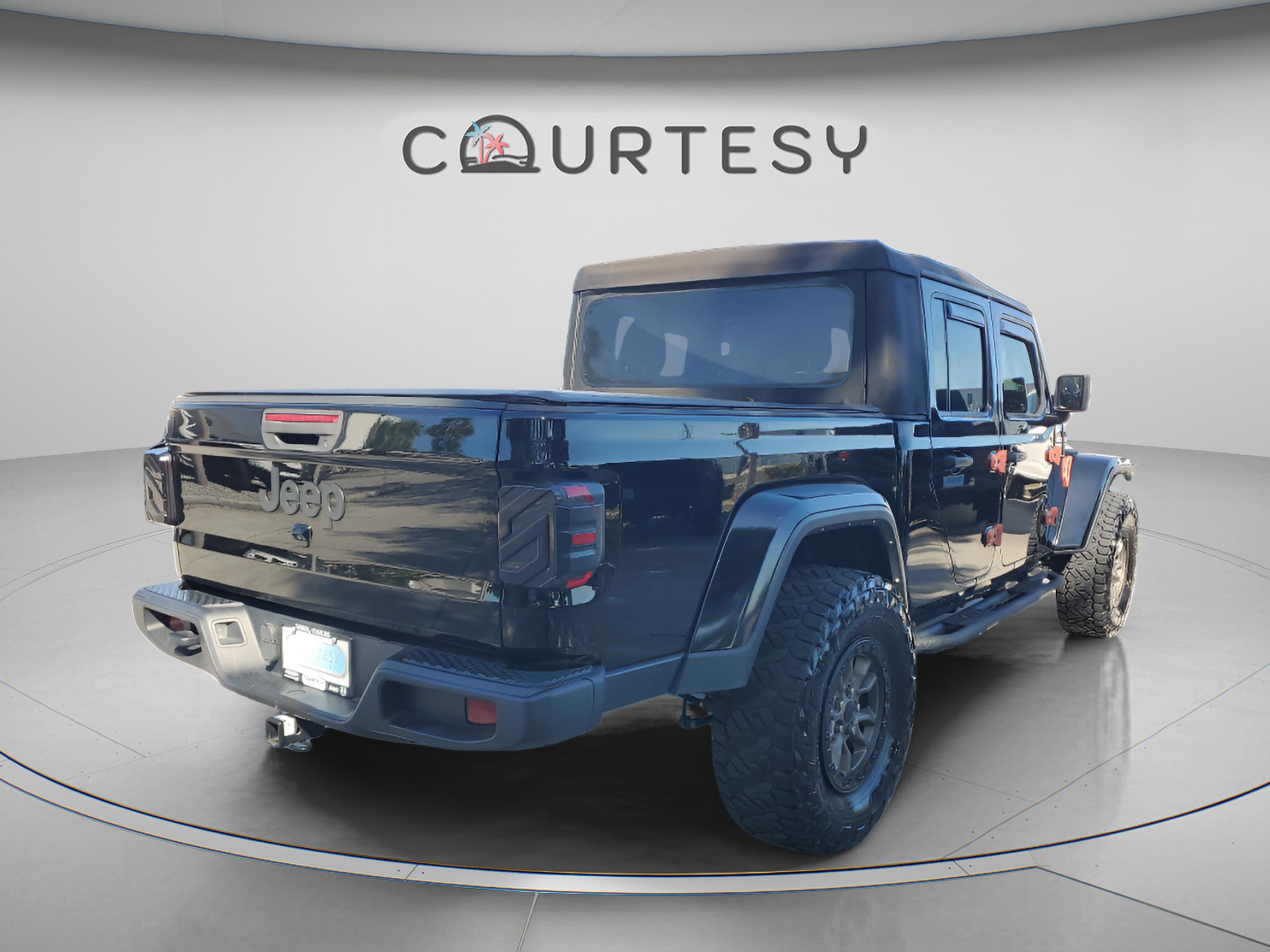 Used 2022 Jeep Gladiator Sport AWD/4WD image 3